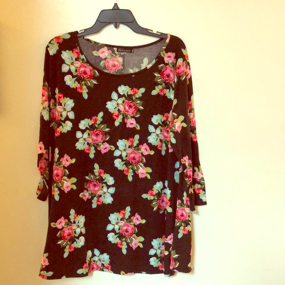 Pretty tunic with flowers!